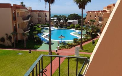 Schwimmbecken von Wohnungen zum verkauf in Chiclana de la Frontera mit Klimaanlage, Heizung und Terrasse