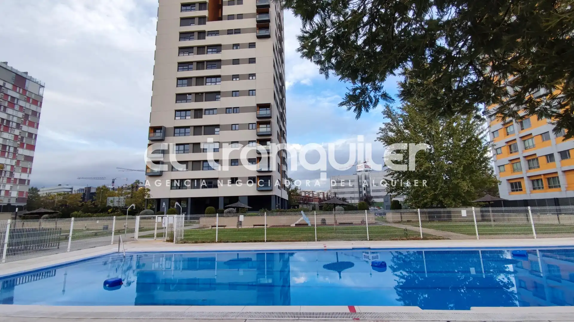 Exterior view of Study for rent in Madrid  with Air Conditioner, Parquet flooring and Swimming Pool