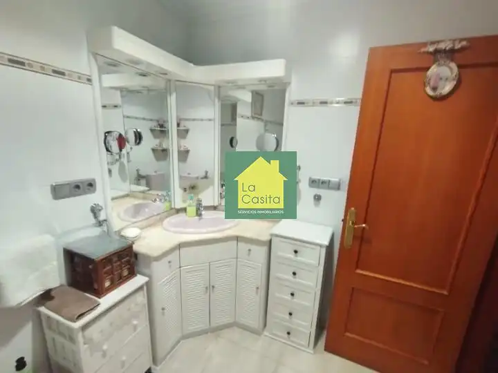 Baño de Piso en venta en Albacete con Jardín privado, Terraza y Trastero