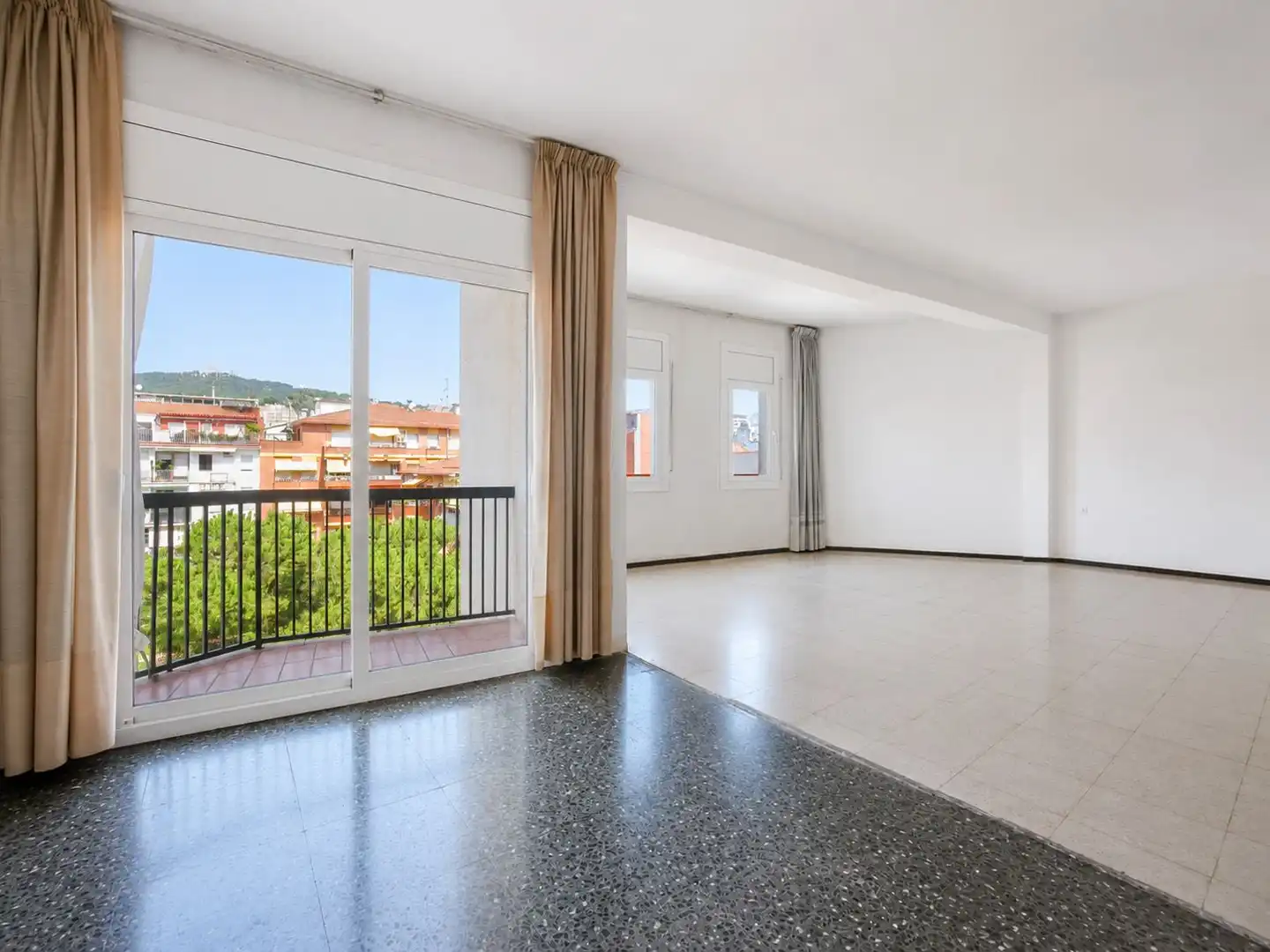 Vista exterior de Piso en venta en Barcelona con Balcón