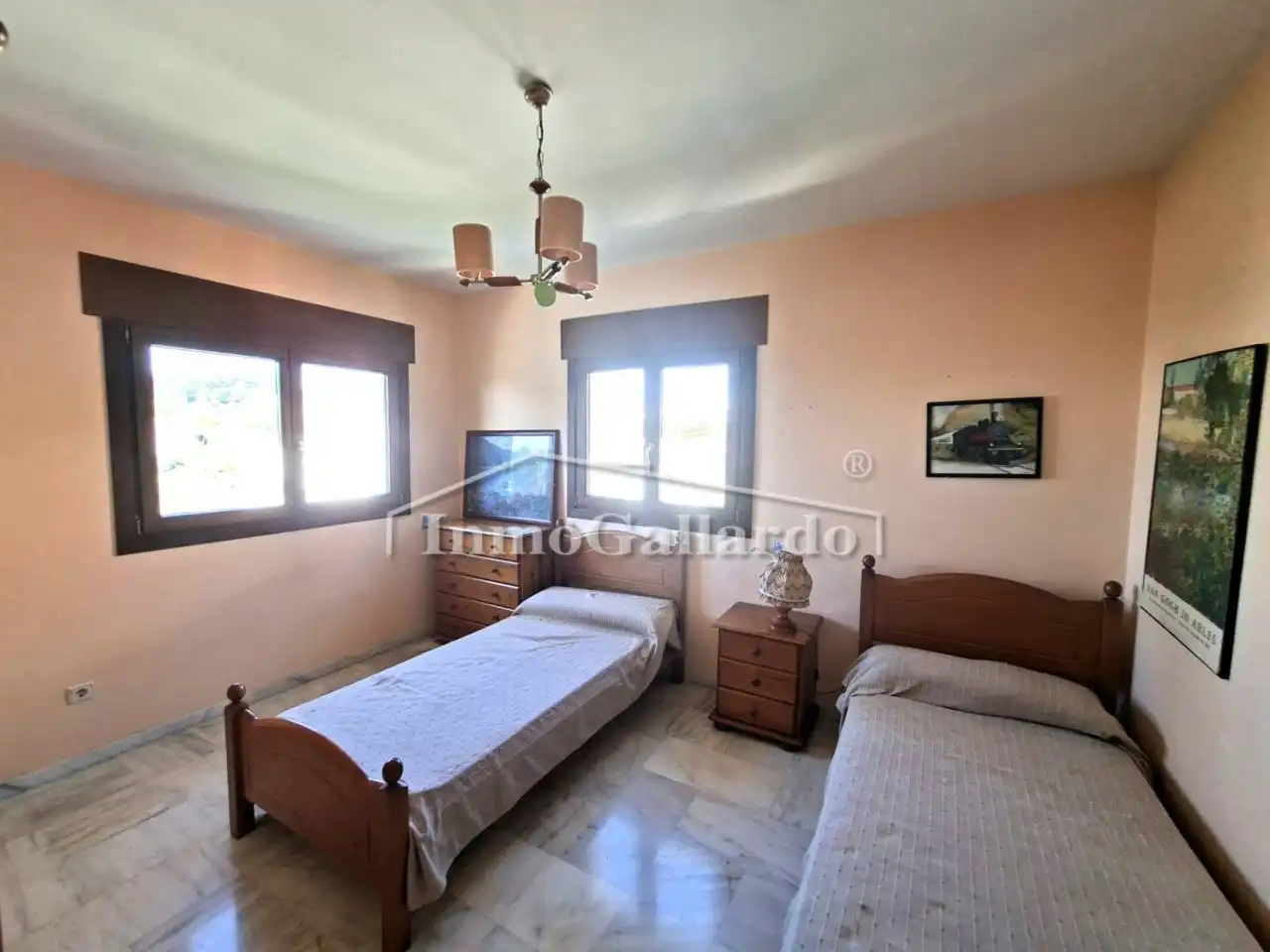 Living room of Houses for sale in Málaga  with Air Conditioner, Private garden and Parquet flooring