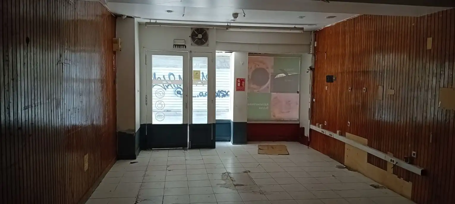 Geschaftsraum zur Miete in  Pamplona / Iruña