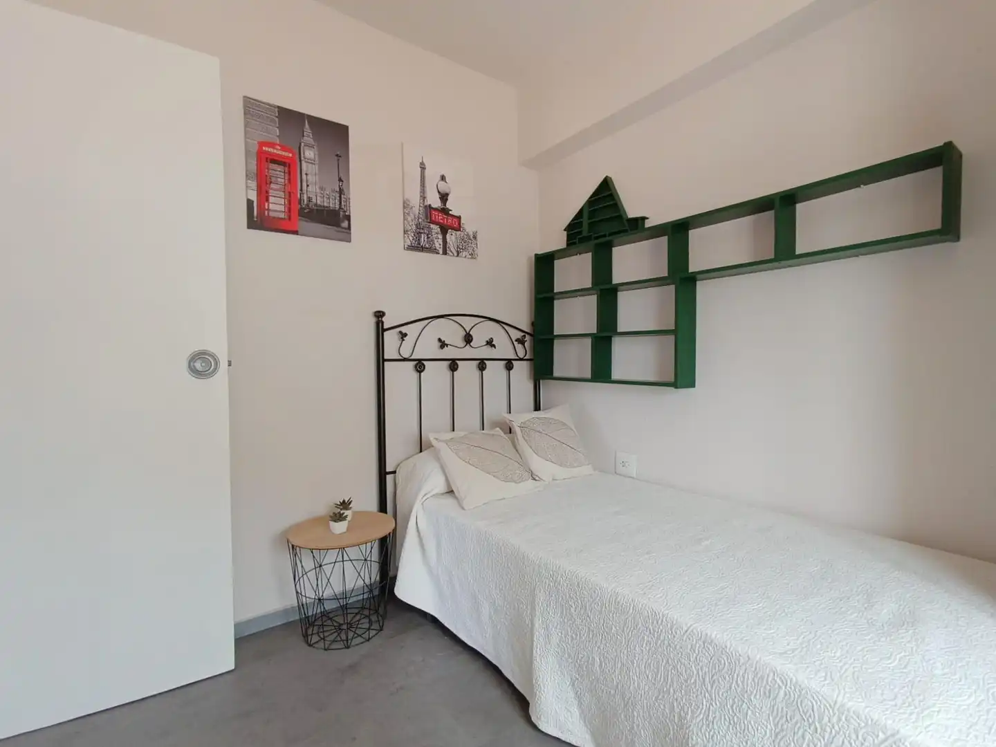Dormitori de Apartament de lloguer en Almería amb Terrassa