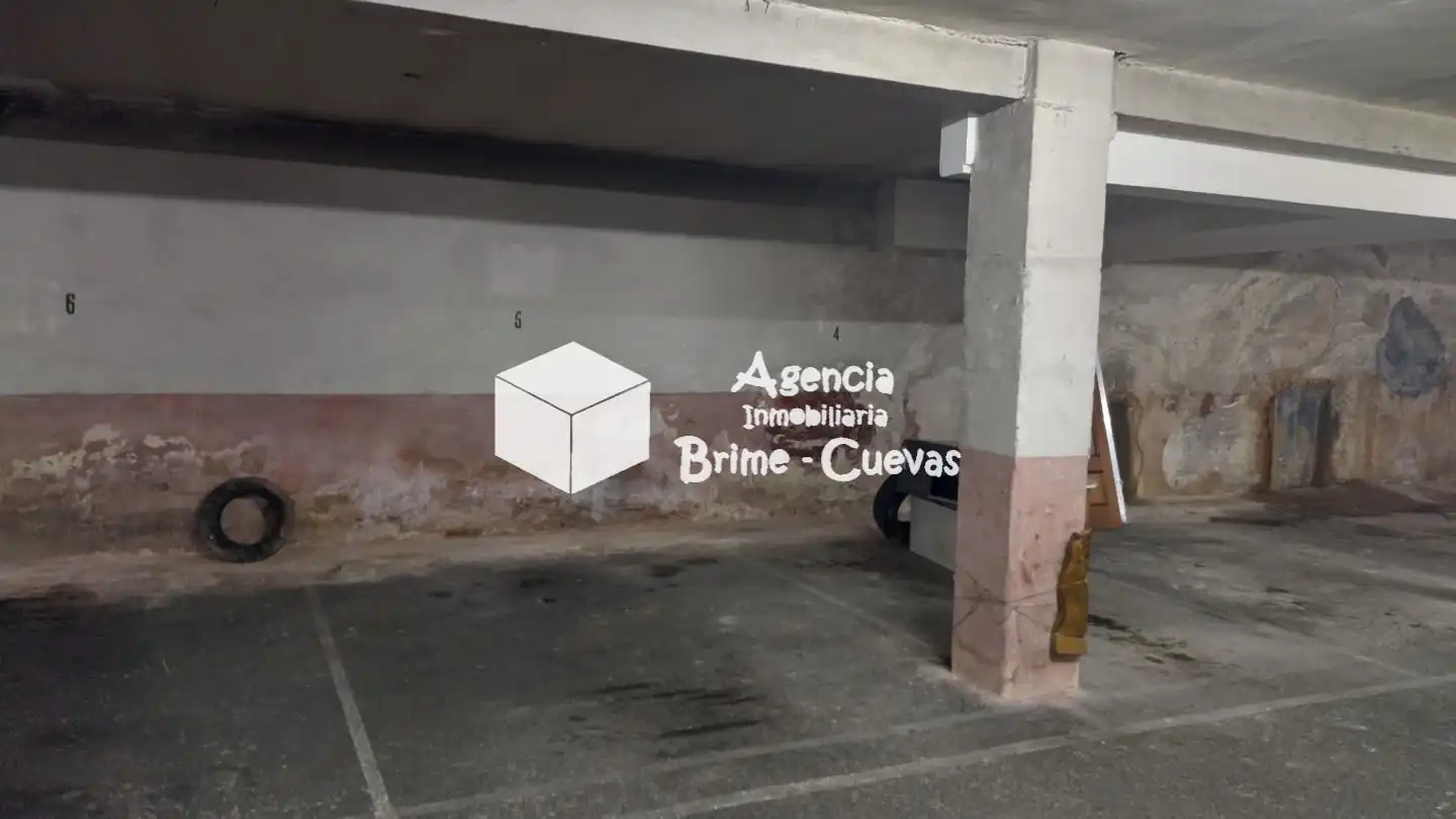 Parkplatz von Garage zum Verkauf in Siero