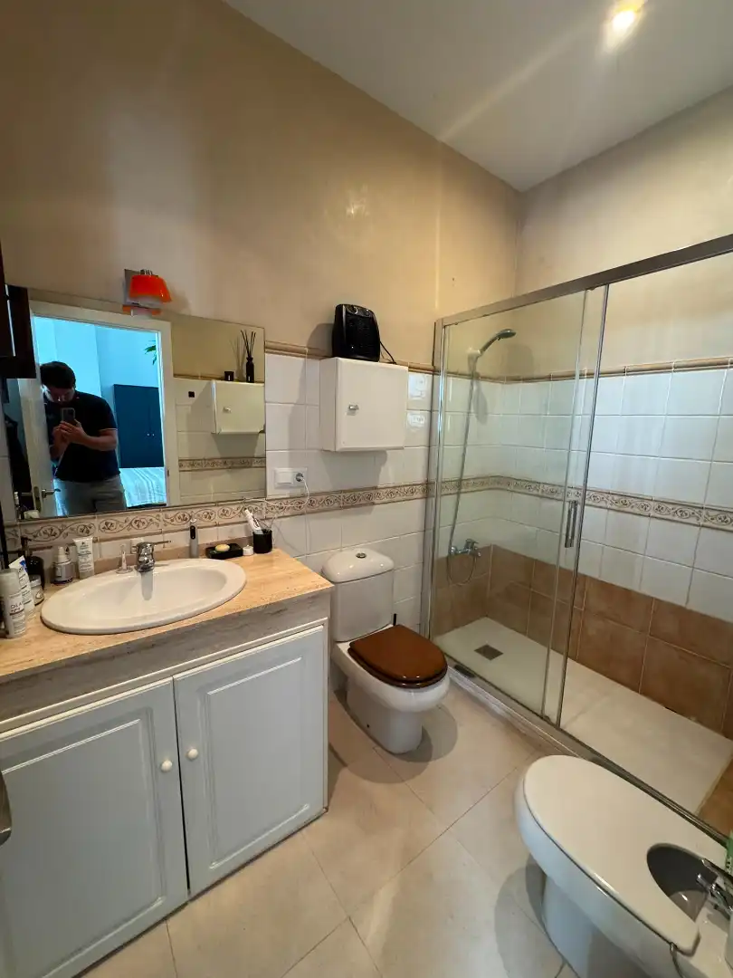 Badezimmer von Haus oder Chalet zur Miete in Sevilla mit Klimaanlage, Parkett und Terrasse