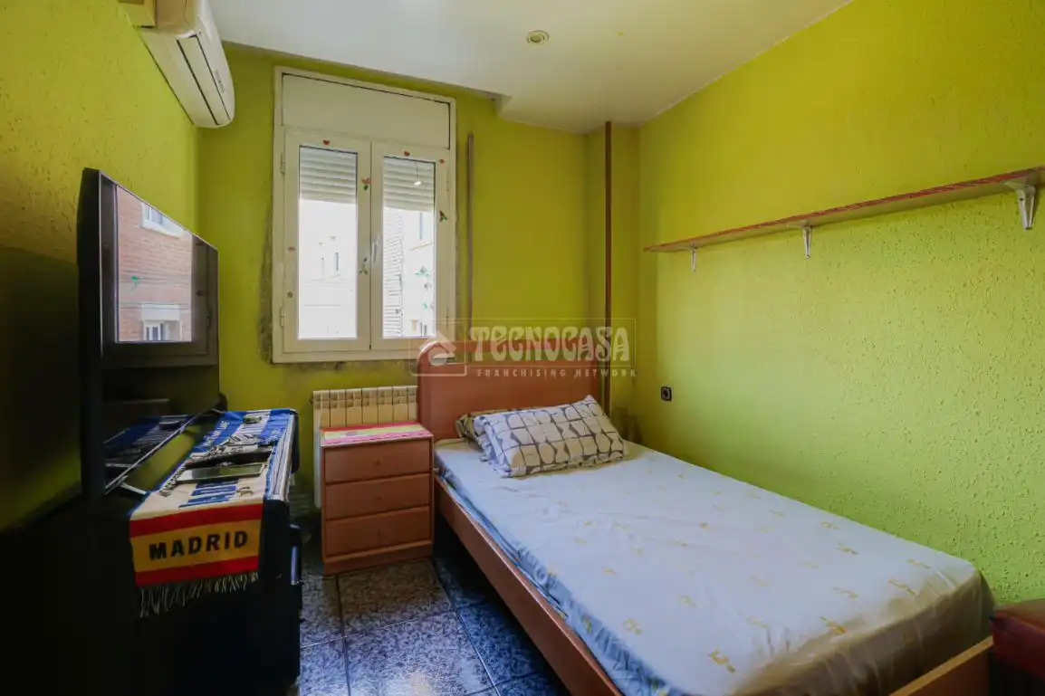 Schlafzimmer von Wohnung zum Verkauf in Terrassa mit Klimaanlage