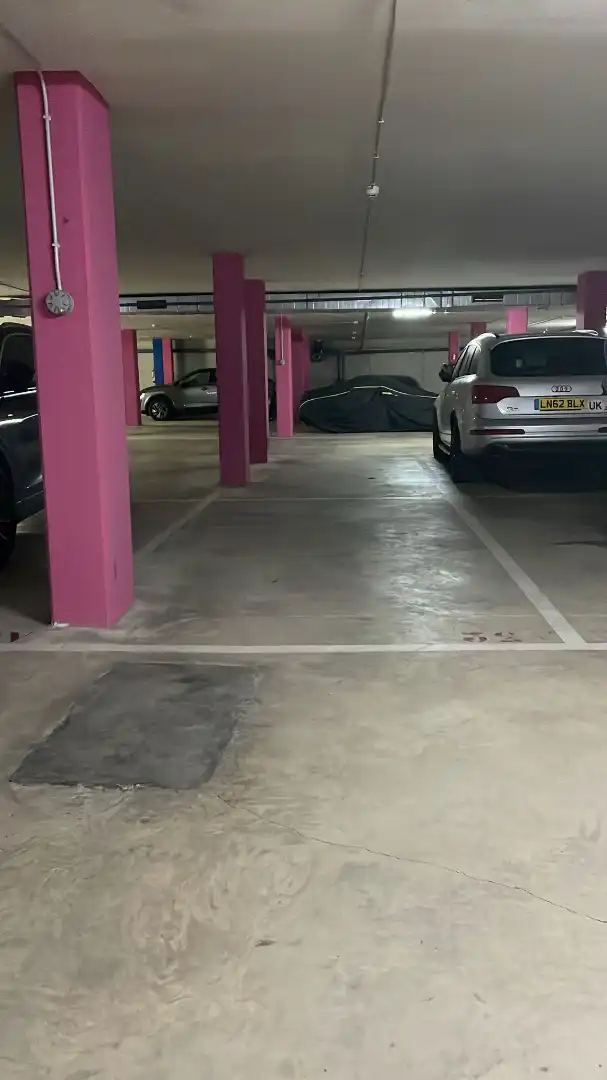 Einzelparkplatz mit Aufzug zum Verkauf in Avinguda de la Clota 21