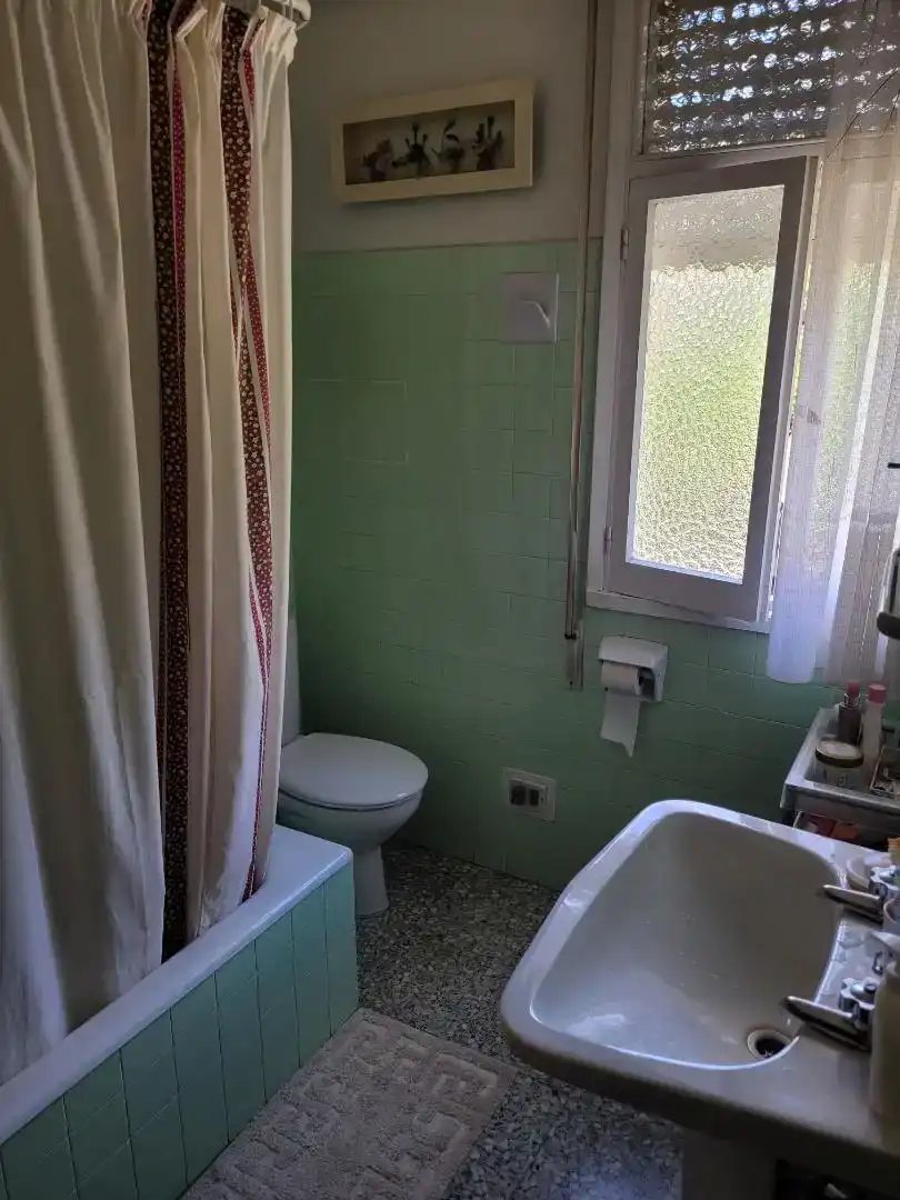 Bany de Casa adosada en venda en Neda amb Balcó