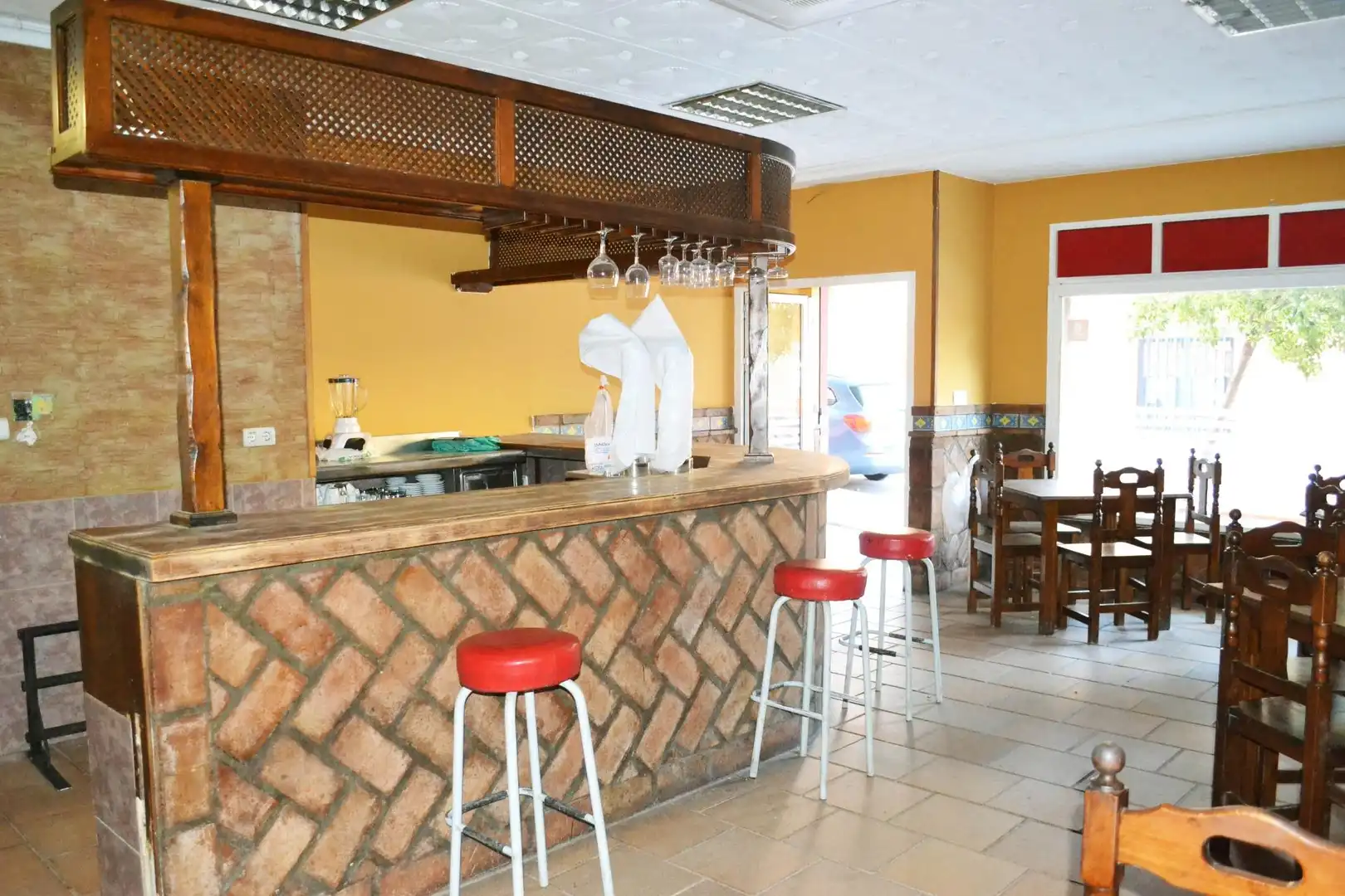 Local de alquiler en Algeciras con Aire acondicionado y Amueblado