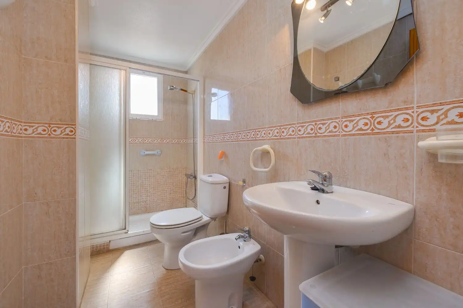 Baño de Piso en venta en Torrevieja con Terraza y Amueblado