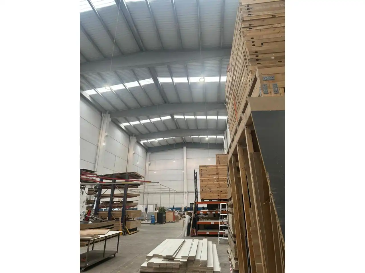 Fabrikhallen zur Miete in Montcada i Reixac mit Heizung und Alarm