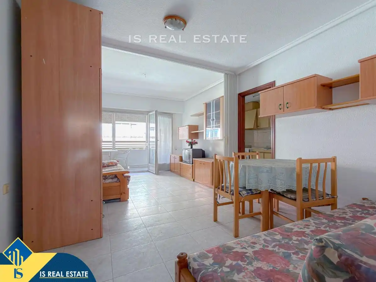 Habitación de Apartamento en venta en Torrevieja con Calefacción, Terraza y Amueblado
