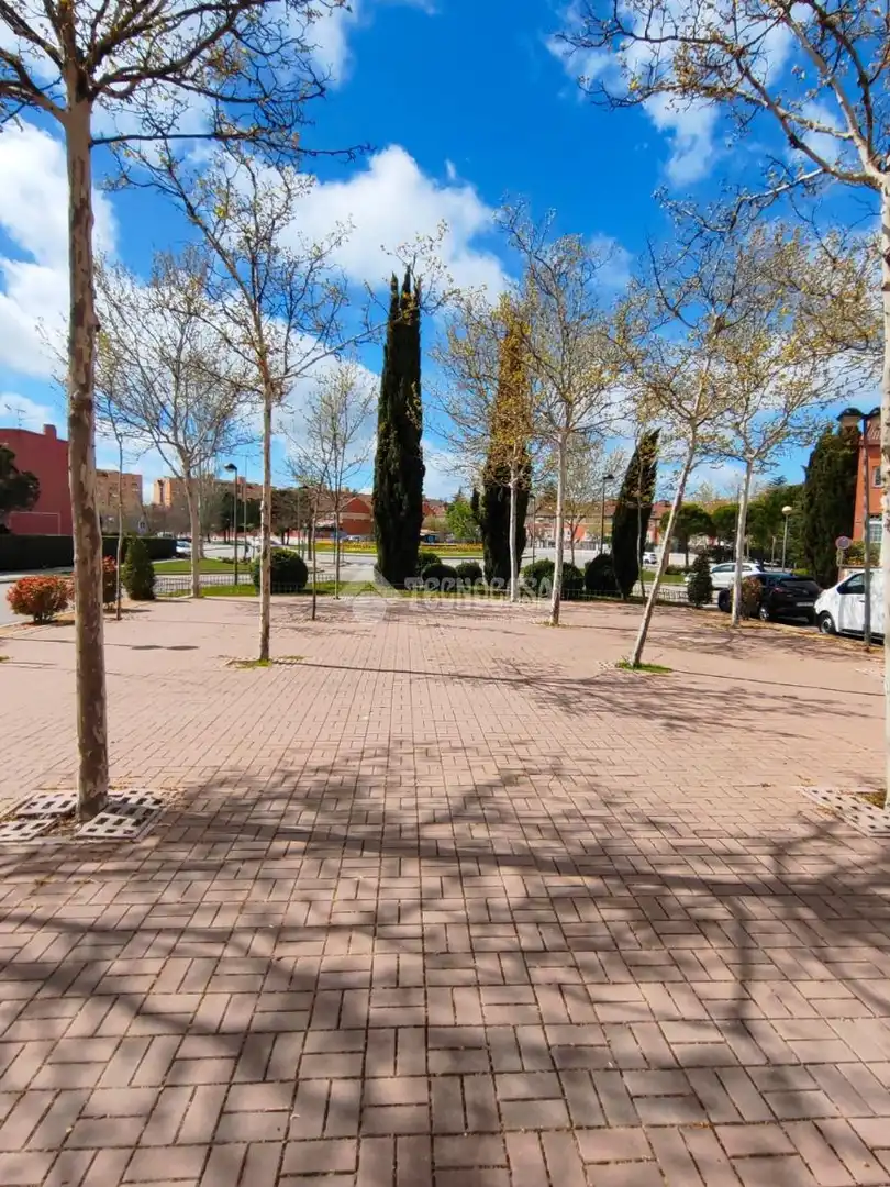 Vista exterior de Pis en venda en Tres Cantos amb Aire condicionat, Calefacció i Piscina comunitària