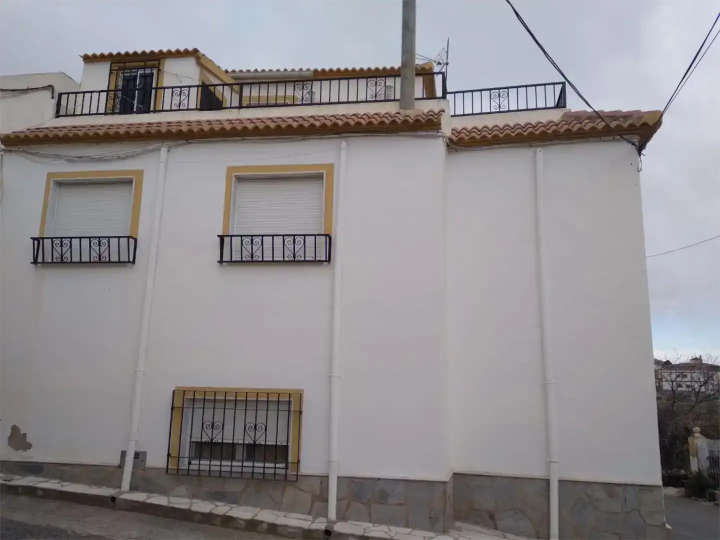 Casa adosada en venda a Fines