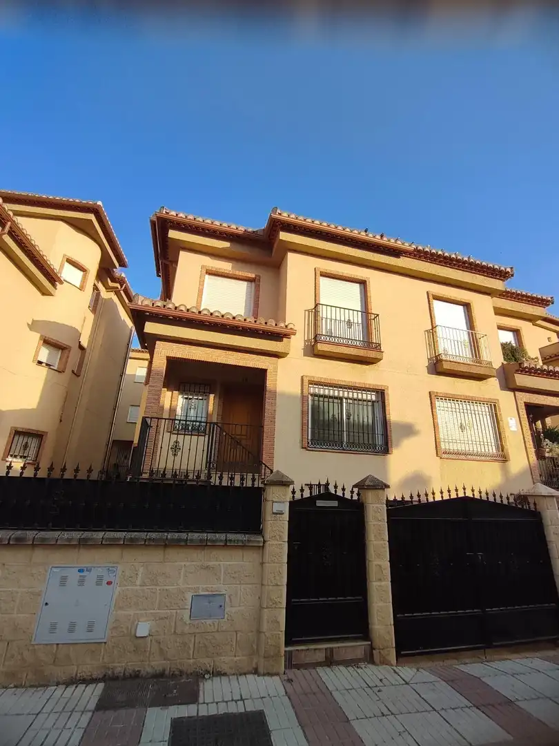 Detached homes for sale in Atarfe