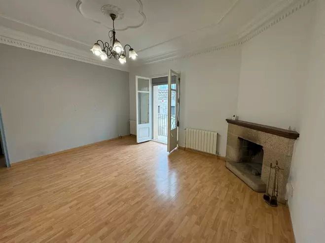 House or chalet to rent in Dos de Maig, Cabanes (Girona)