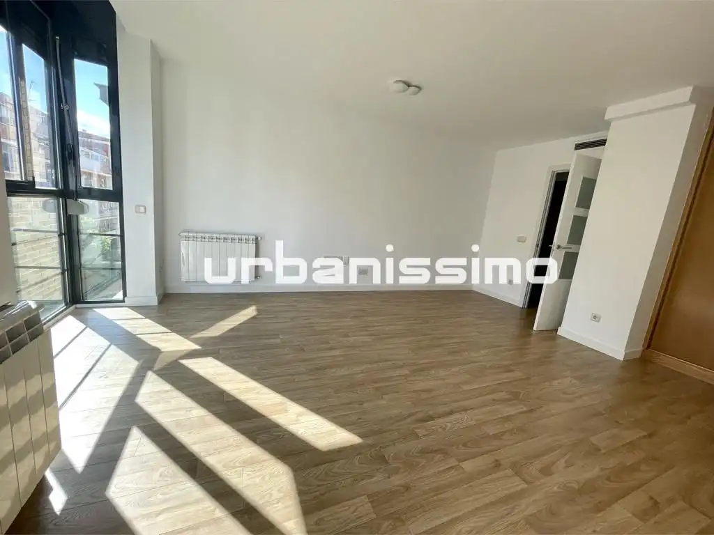 Flat for rent in Calle de Granada, Pacífico