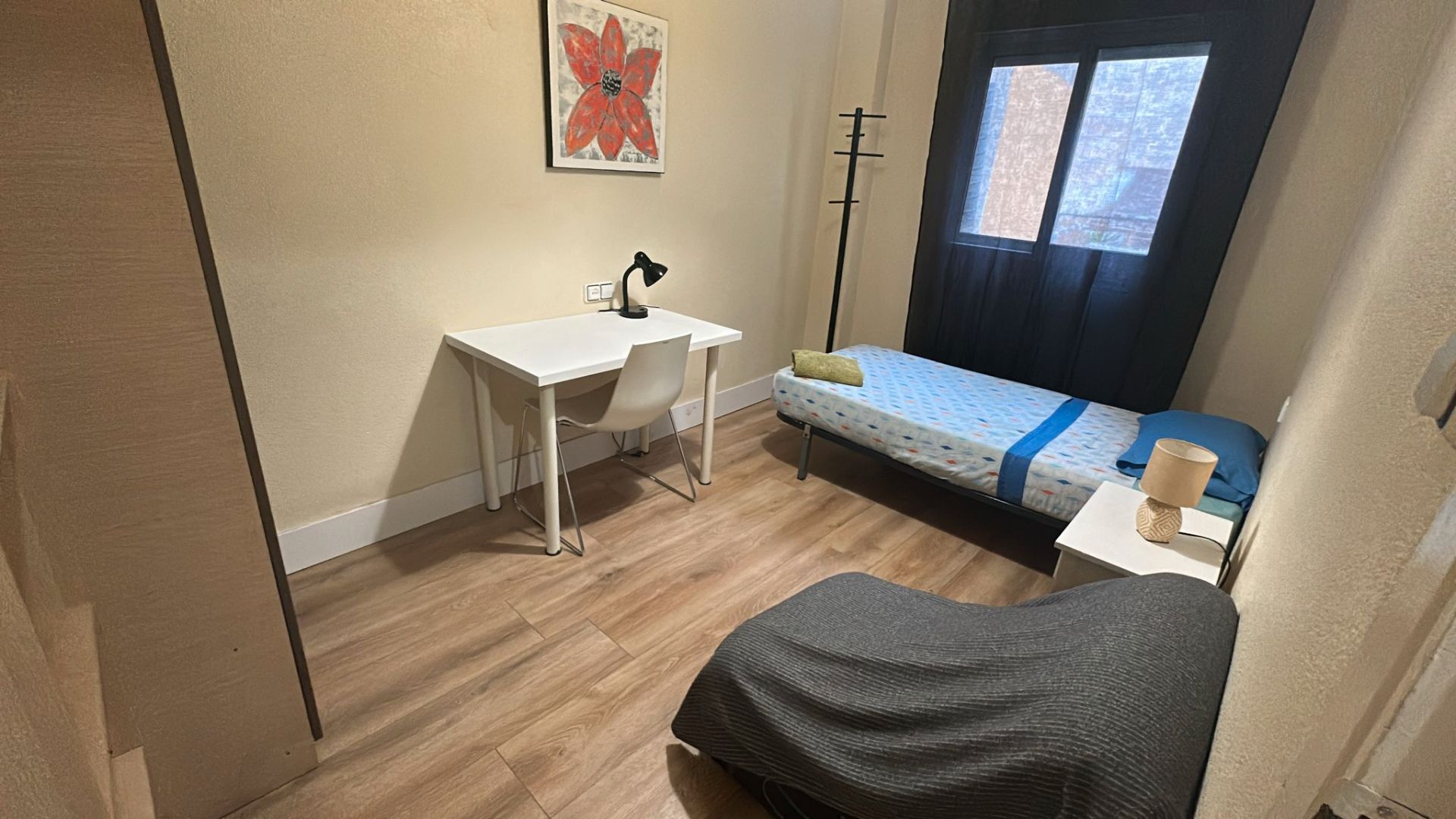 Habitación de Apartamento para compartir en  Murcia Capital con Amueblado, Lavadora y Microondas