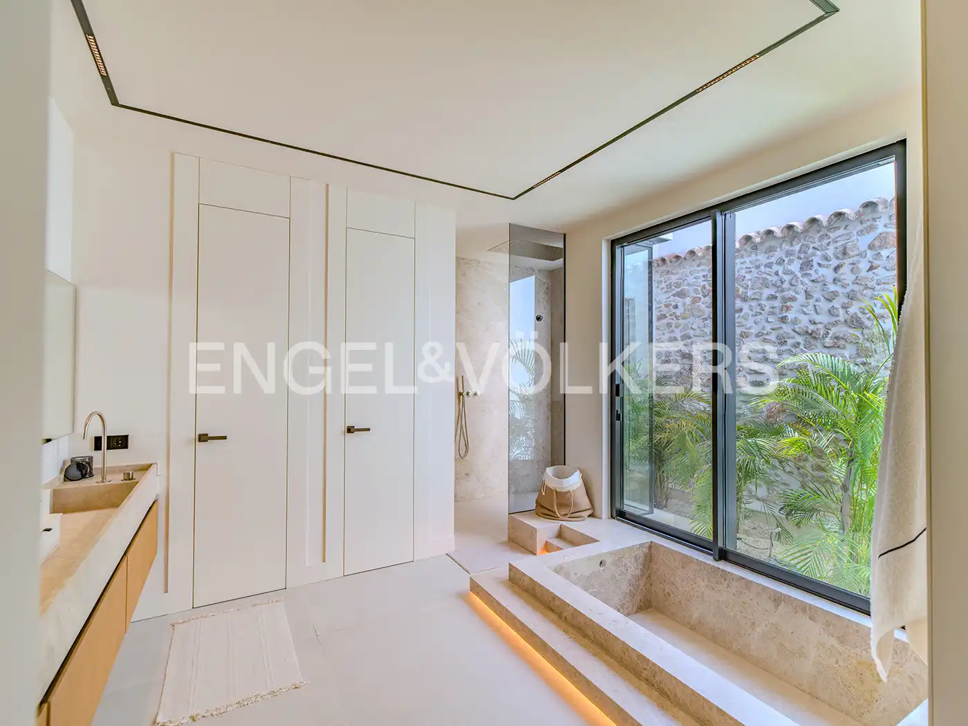 Bany de Casa o xalet en venda en Elche / Elx amb Aire condicionat, Calefacció i Jardí privat