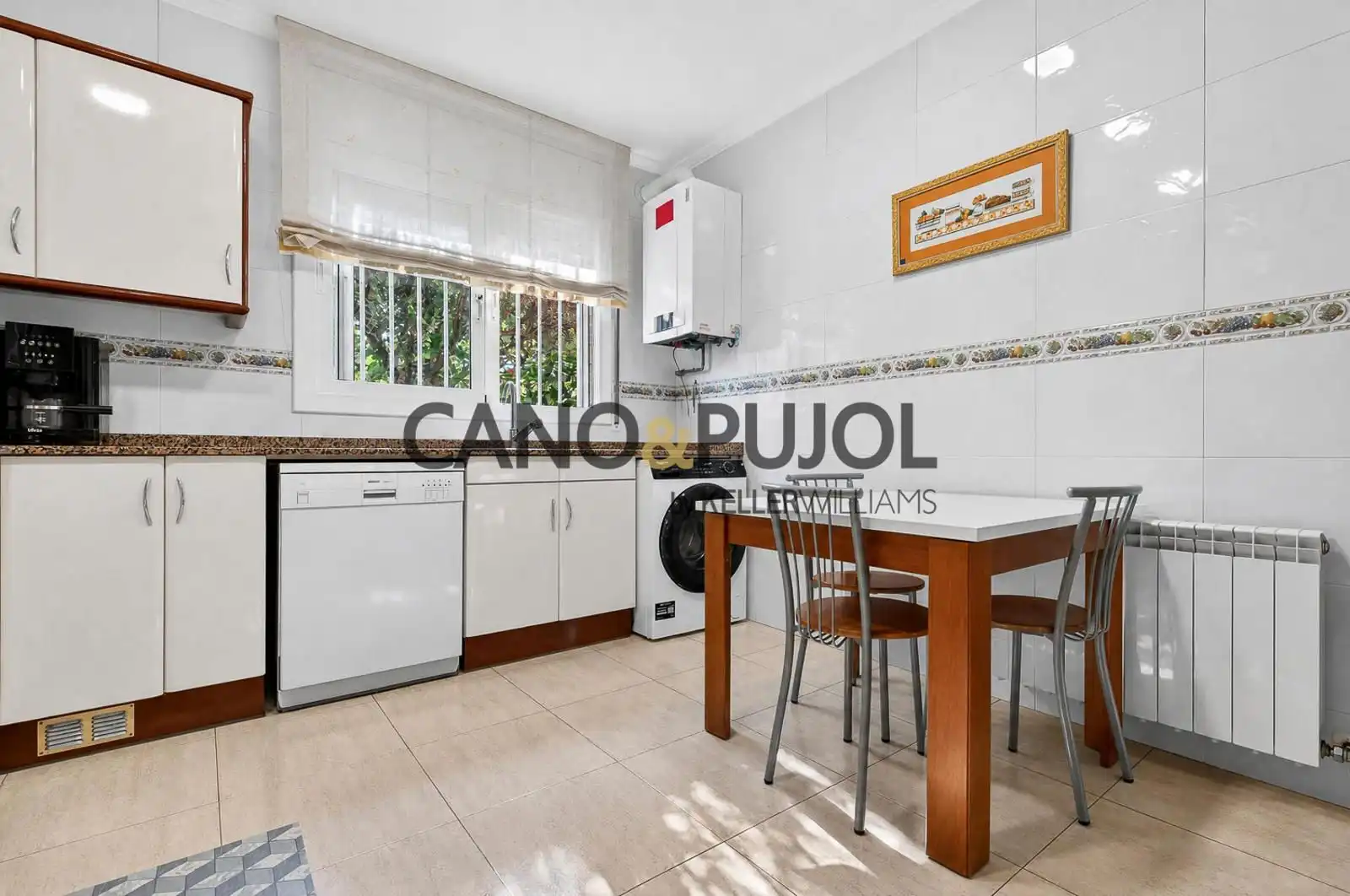 Vista exterior de Casa o xalet en venda en Parets del Vallès amb Aire condicionat, Calefacció i Jardí privat