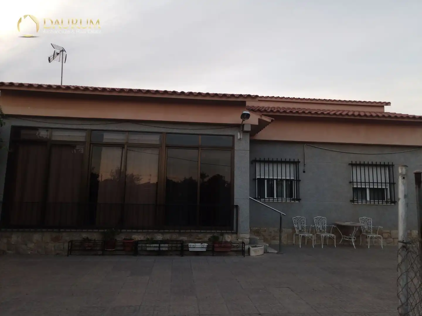 Vista exterior de Casa o xalet en venda en San Vicente del Raspeig / Sant Vicent del Raspeig amb Calefacció, Terrassa i Traster