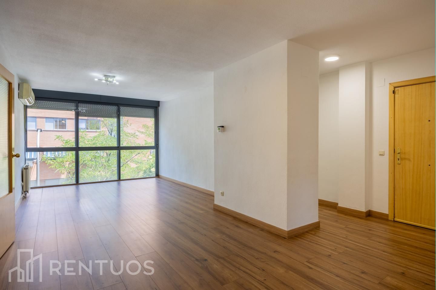 Living room of Flat to rent in  Madrid Capital  with Air Conditioner, Heating and Terrace