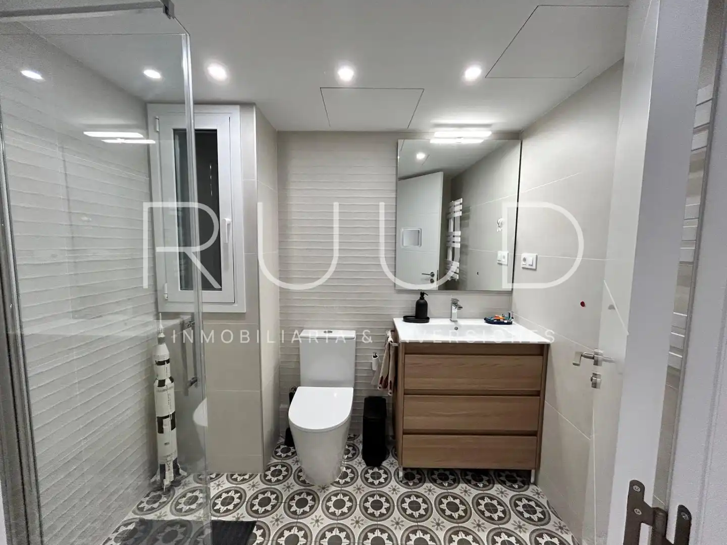 Baño de Piso de alquiler en Barcelona con Aire acondicionado, Calefacción y Parquet