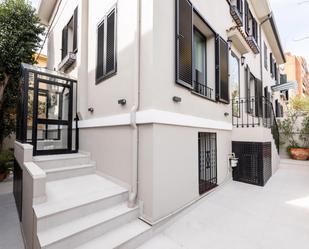 Vista exterior de Casa adosada en venda en  Madrid Capital amb Aire condicionat, Calefacció i Jardí privat