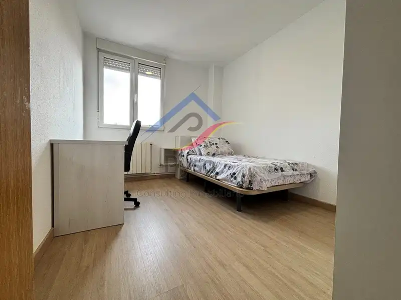 Flat for rent in Avenida de los Castros, Los Castros