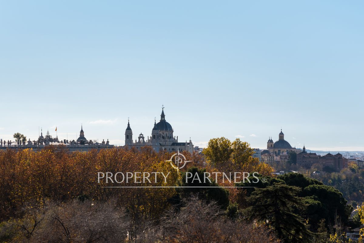 Vista exterior de Apartament en venda en  Madrid Capital amb Calefacció i Terrassa