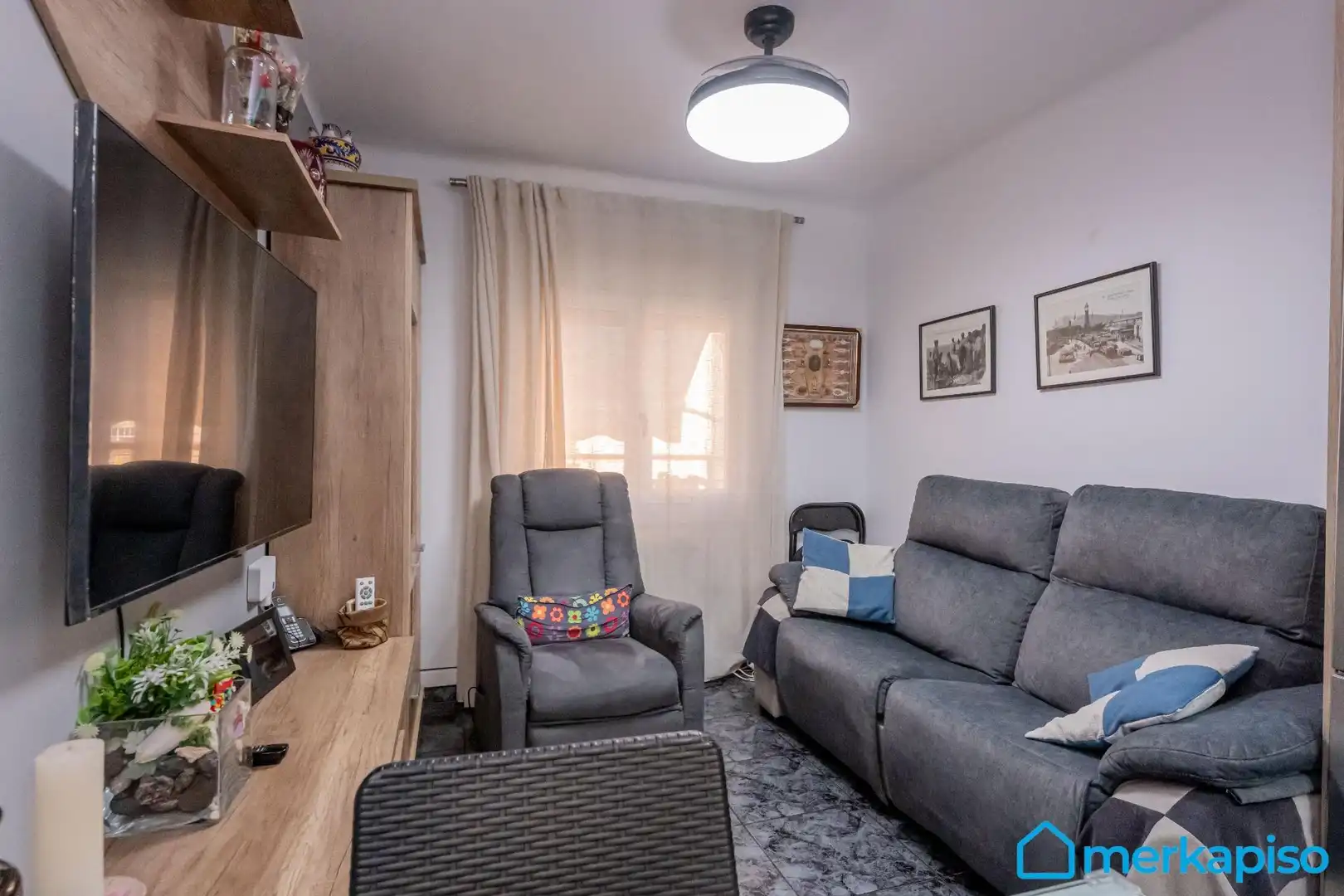 Sala d'estar de Pis en venda en L'Hospitalet de Llobregat amb Aire condicionat i Calefacció