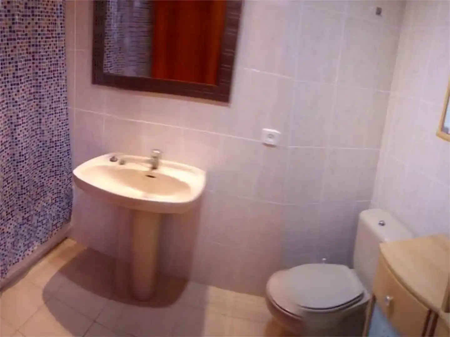 Baño de Piso de alquiler en Petrer con Aire acondicionado, Parquet y Amueblado