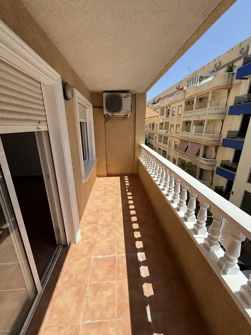 Terrassa de Pis en venda en Torrevieja amb Aire condicionat i Balcó