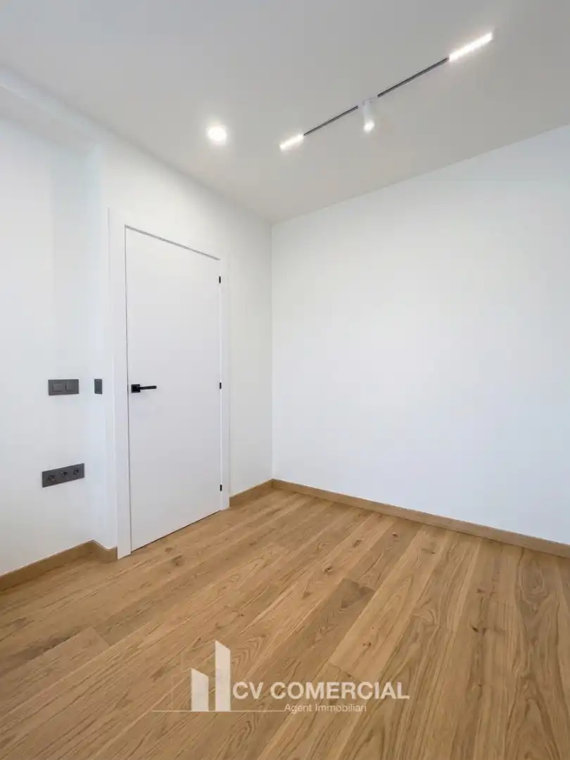 Flat for sale in Pallejà  with Air Conditioner, Heating and Parquet flooring