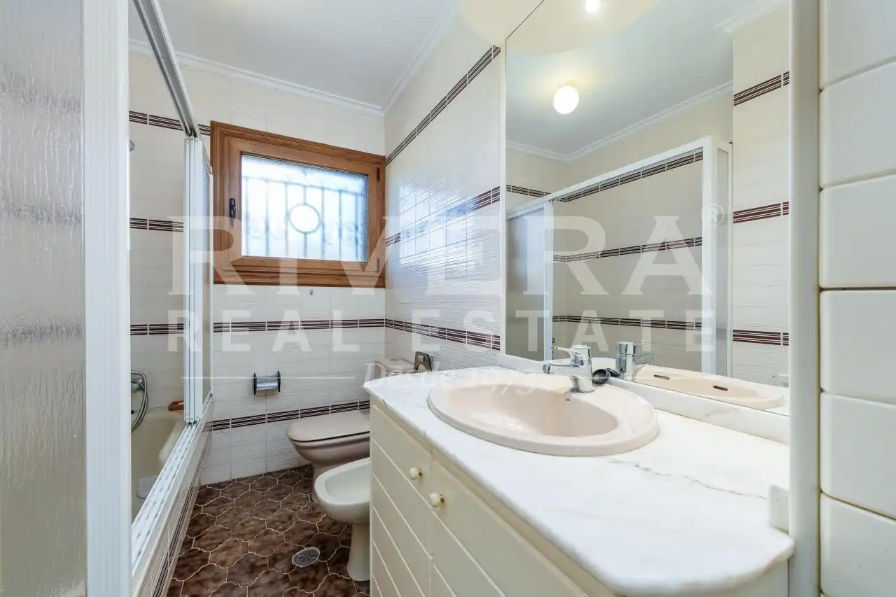 Badezimmer von Haus oder Chalet zum Verkauf in Nigrán mit Heizung, Terrasse und Abstellraum
