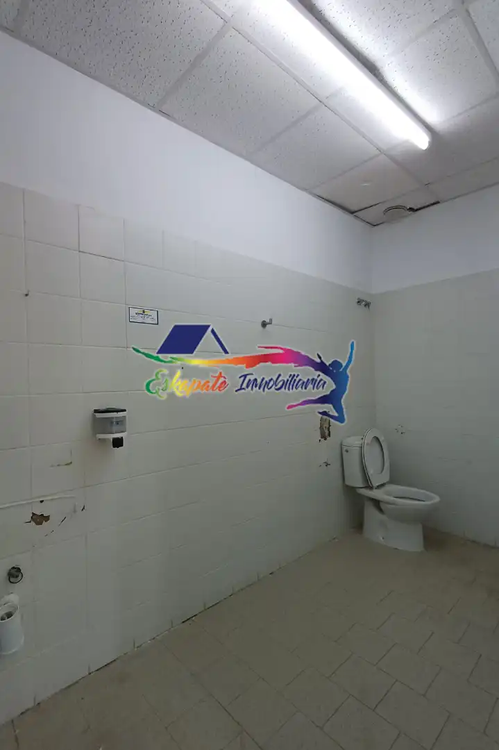 Badezimmer von Fabrikhallen zur Miete in Villacañas