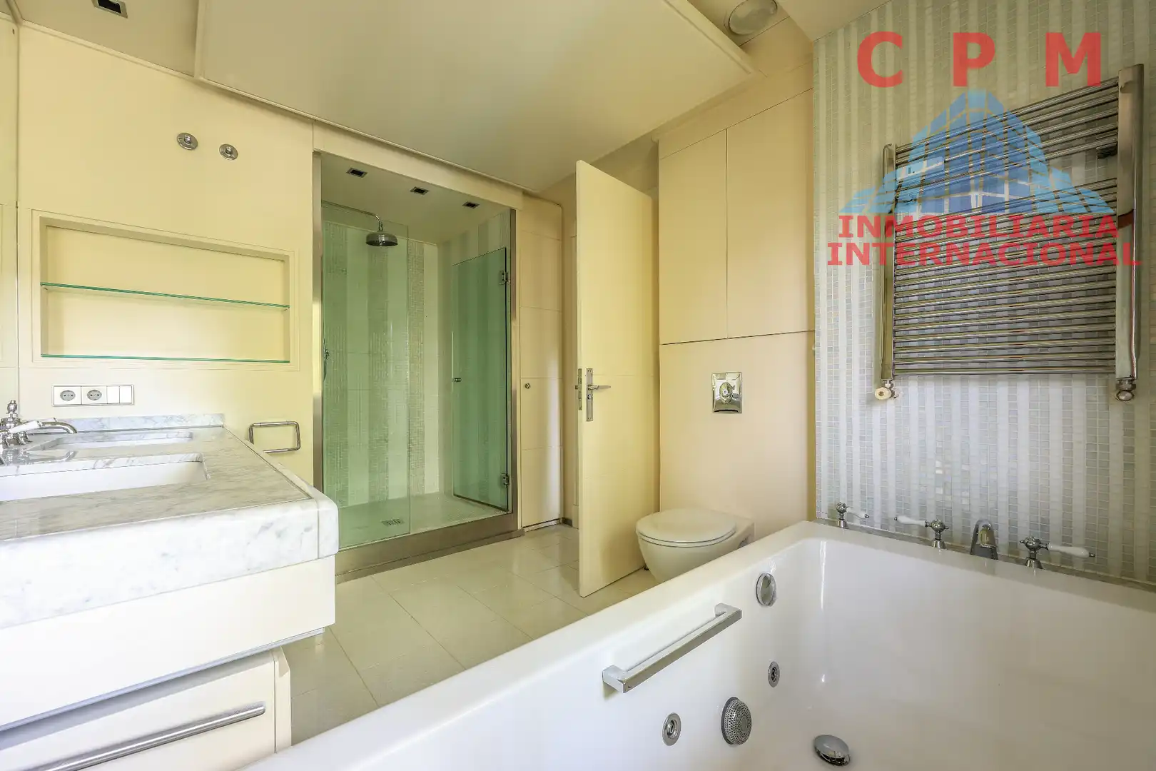 Bany de Dúplex de lloguer en Madrid amb Aire condicionat, Calefacció i Parquet
