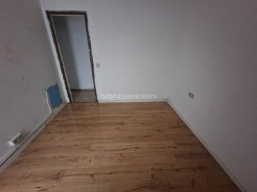 Piso con balcón en venta en Calle Francesc Macia 47