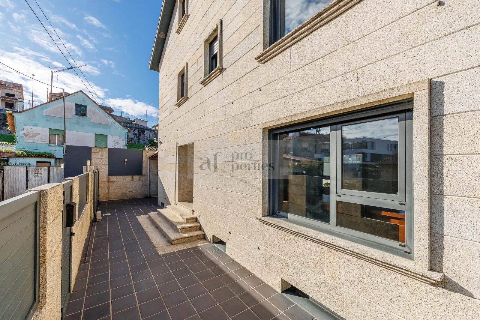 Vista exterior de Casa o chalet en venta en Vigo  con Calefacción, Trastero y Amueblado