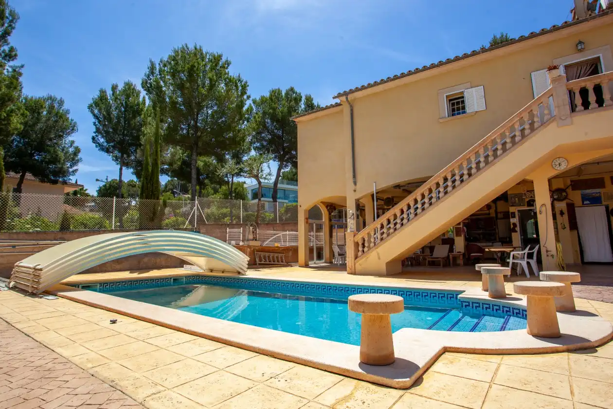 Swimming pool of Houses for sale in Calvià