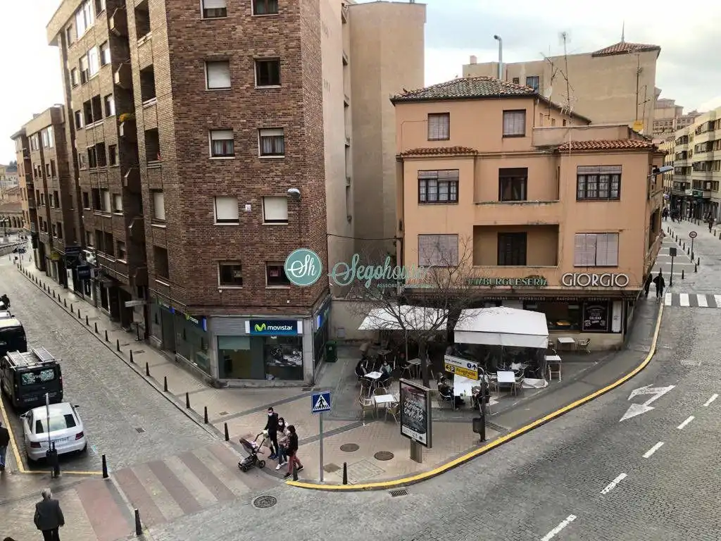 Vista exterior de Piso de alquiler en Segovia con Calefacción, Terraza y Amueblado