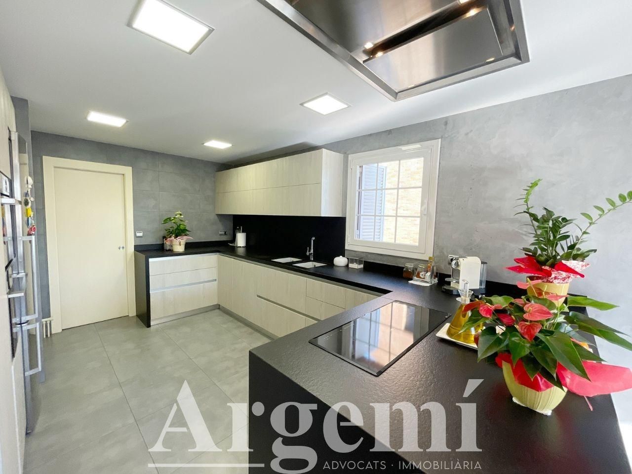 Cocina de Casa o chalet en venta en Palau-solità i Plegamans con Aire acondicionado, Jardín privado y Terraza