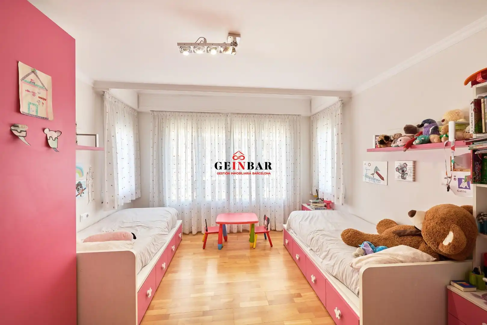 Schlafzimmer von Wohnung zum Verkauf in Barcelona mit Klimaanlage, Heizung und Parkett