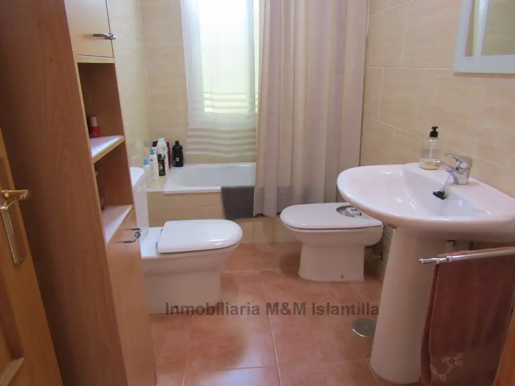 Baño de Piso en venta en Isla Cristina con Aire acondicionado, Terraza y Amueblado