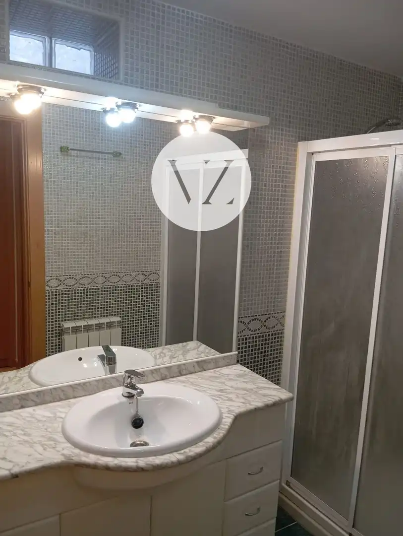 Bany de Apartament de lloguer en Salamanca amb Calefacció, Terrassa i Moblat