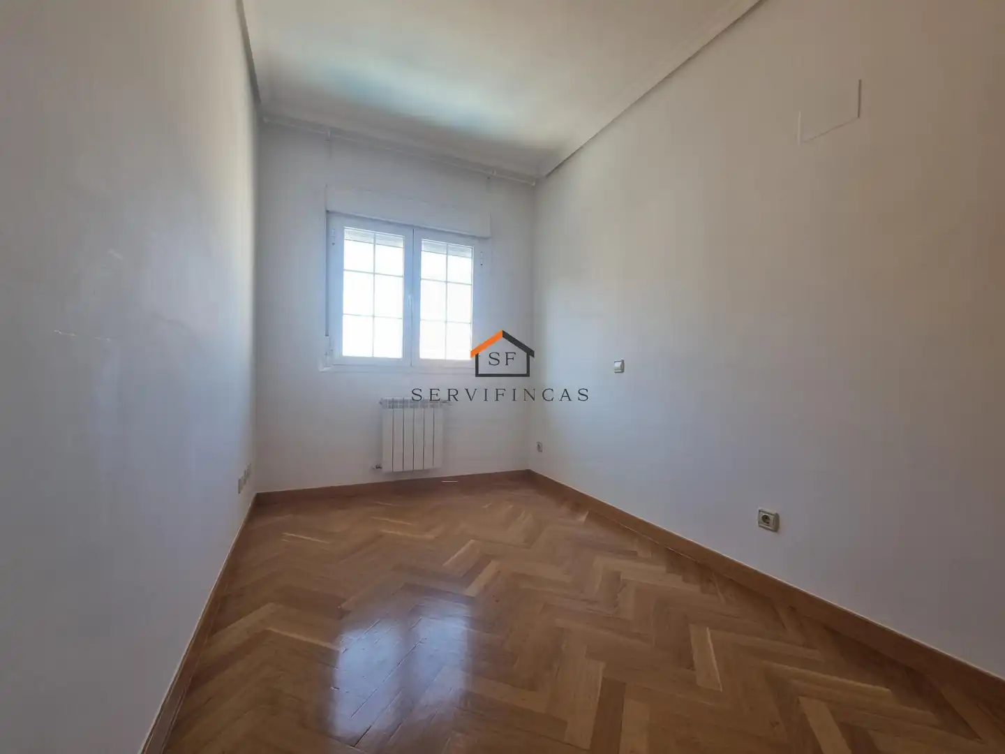 Bedroom of Flat for rent in Madrid  with Heating, Parquet flooring and Storage room