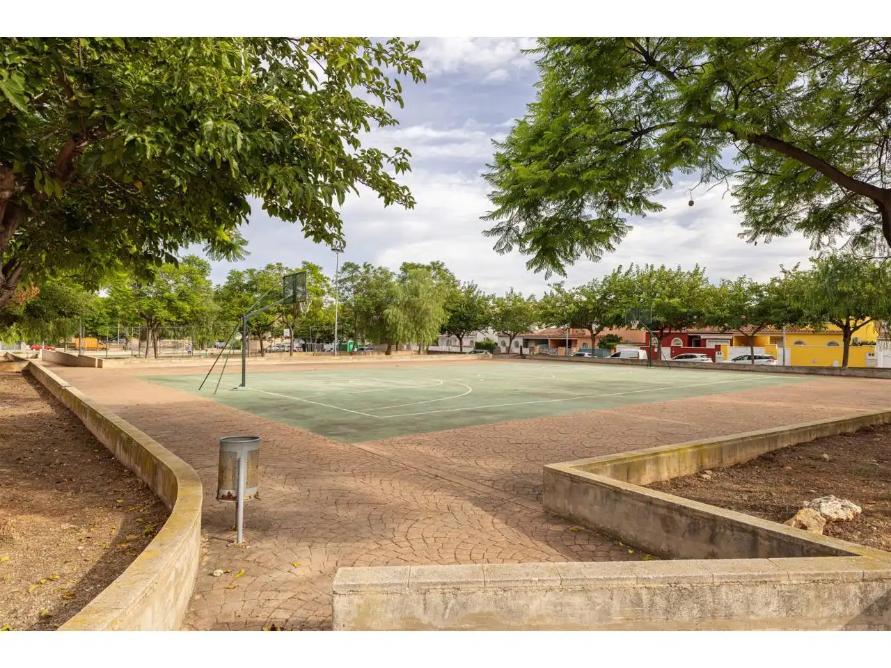 Exterior view of Detached homes for sale in La Pobla de Vallbona  with Air Conditioner, Heating and Private garden