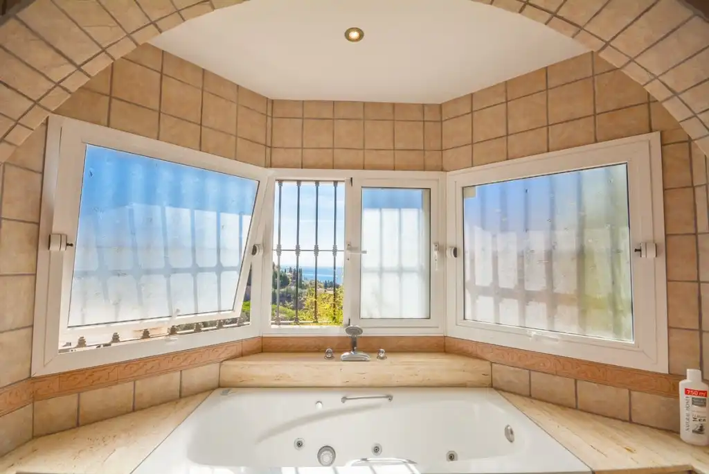 Bathroom of Houses for sale in Benalmádena  with Air Conditioner, Private garden and Terrace