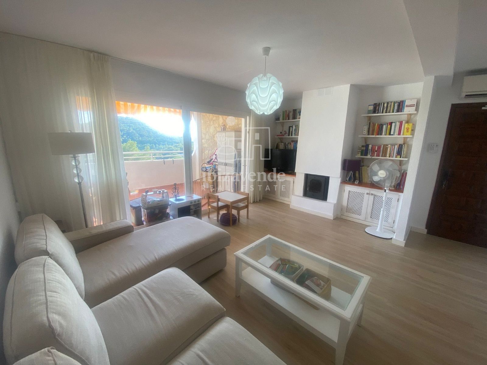 Sala de estar de Ático en venta en Santa Eulària des Riu con Aire acondicionado, Calefacción y Terraza