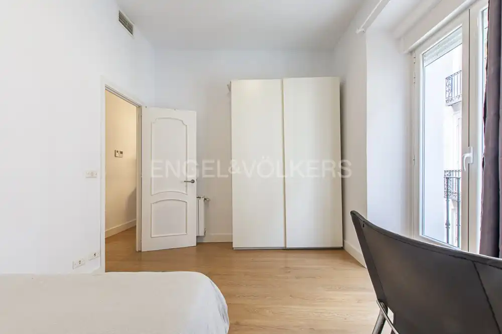 Schlafzimmer von Wohnung zur Miete in Madrid mit Klimaanlage, Heizung und Möbliert